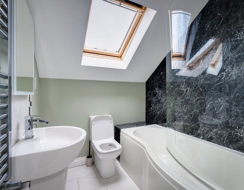 Cottage 1 family bathroom